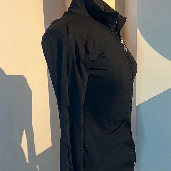 Black stretchy workout zip-up jacket - Picture 2 of 4